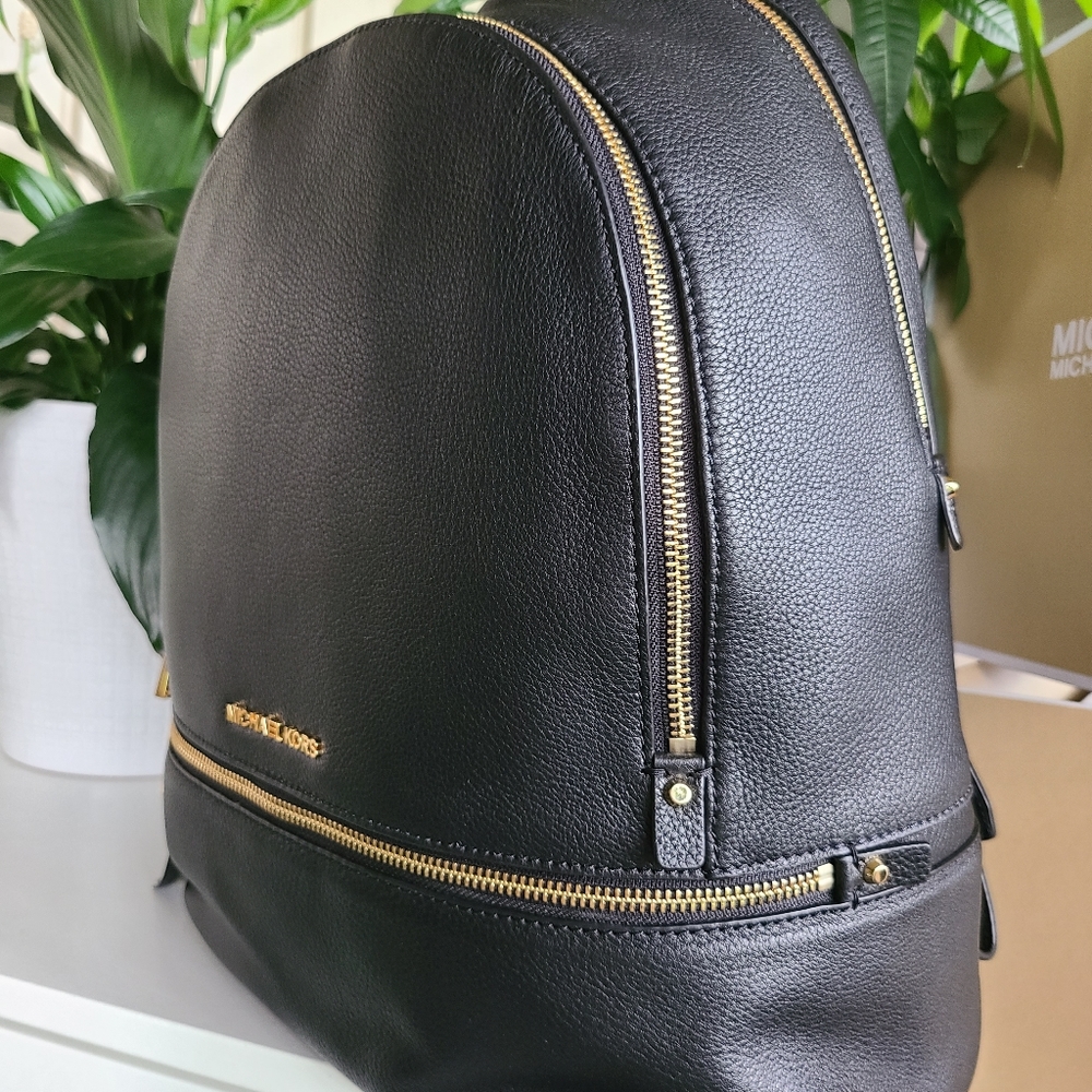 Michael kors backpack - Picture 6 of 11